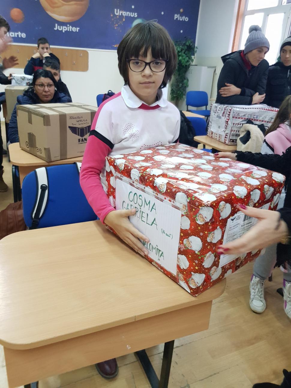 De Crăciun, programul „Bucurie la cutie” a ajuns la 650 de beneficiari  634663