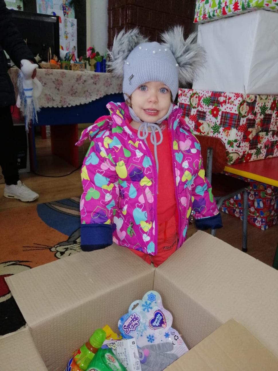 De Crăciun, programul „Bucurie la cutie” a ajuns la 650 de beneficiari  634665