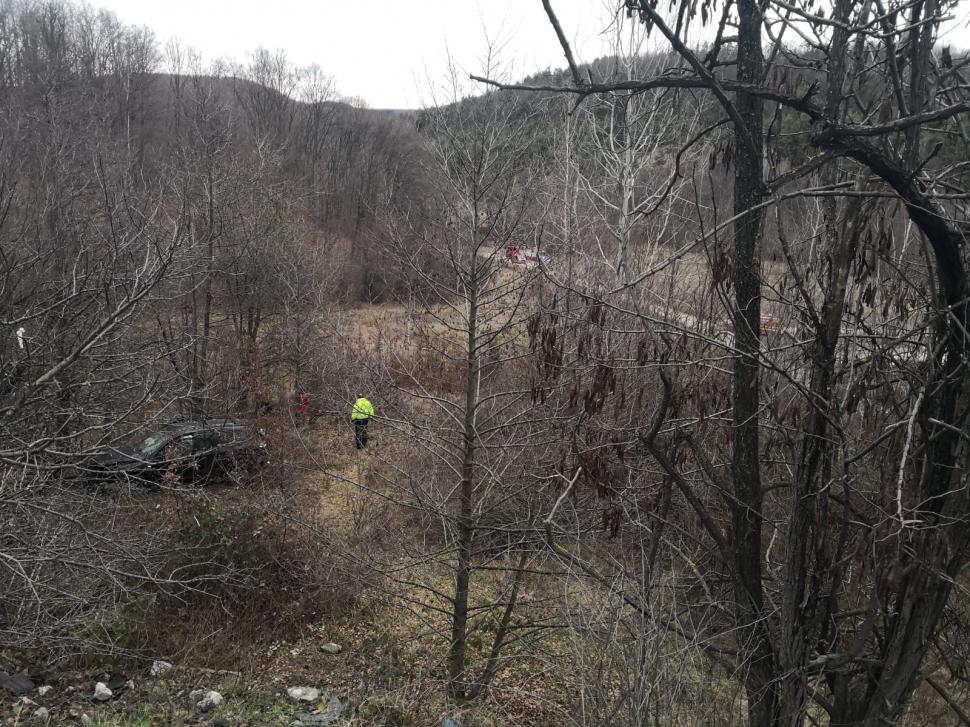 Coincidență bizară în Argeș. O mașină s-a răsturnat într-o râpă aproape de locul unde a avut loc accidentul în care a fost implicat Chițoiu 635005