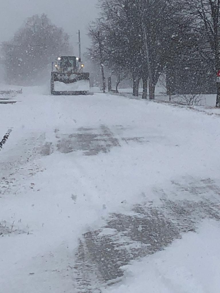 Imaginile zilei în Suceava. Vremea a adus zăpadă până la genunchi și drumuri blocate 635016