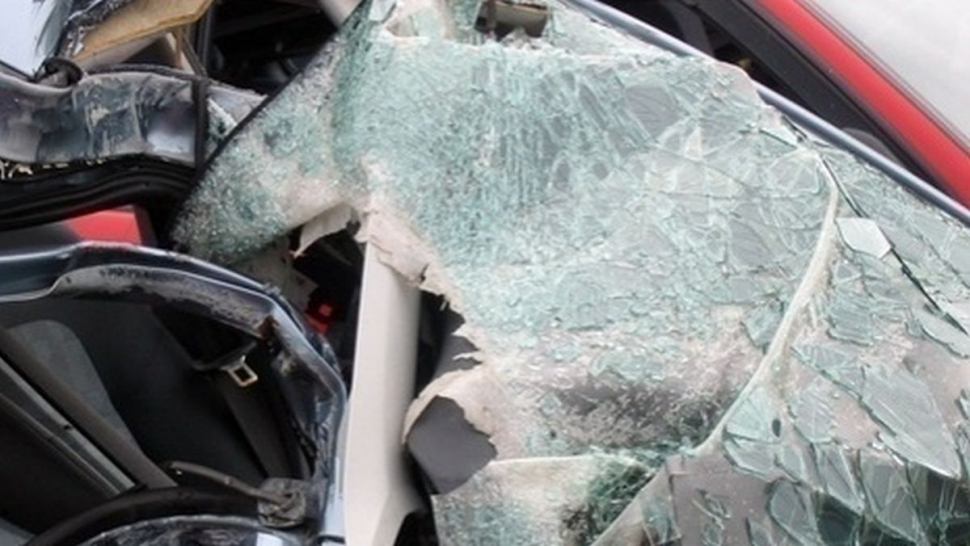 Incident șocant în Timiș. Un șofer transportat în stare gravă la spital după ce s-a tamponat cu un tren