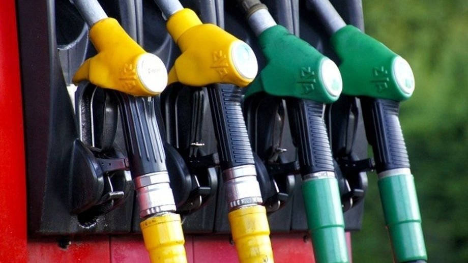 Preț carburanți 2020. Ce se întâmplă cu prețul la pompă