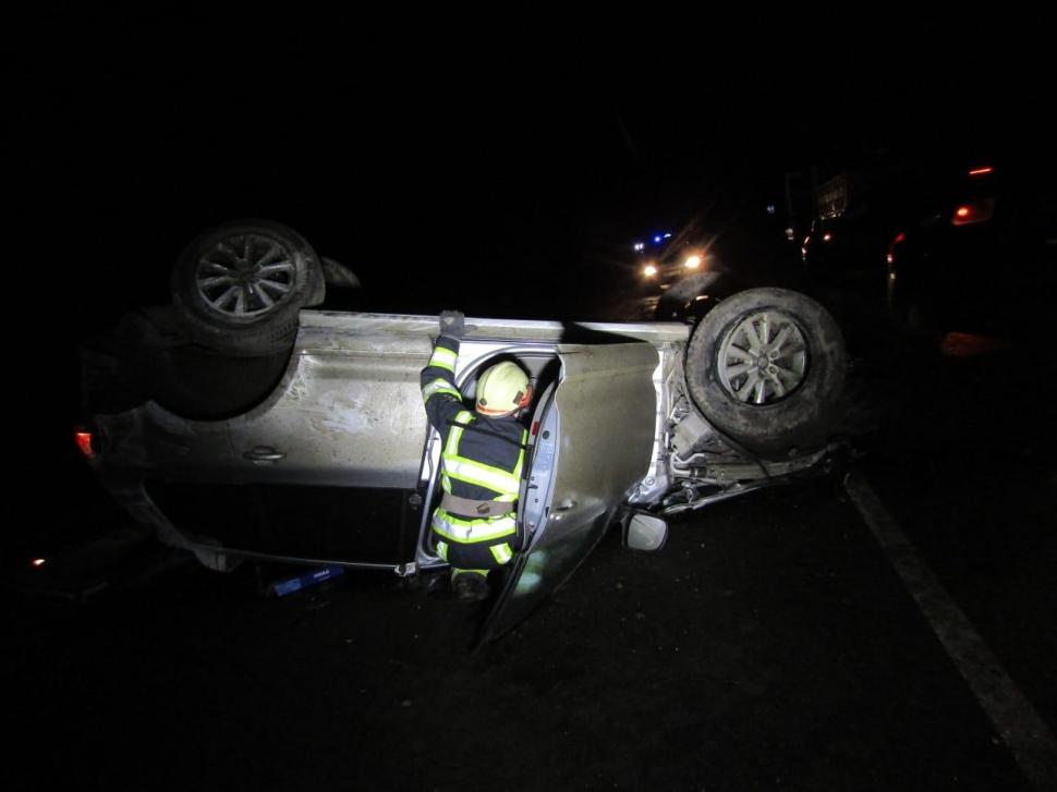 Un moldovean furios a spulberat cu Touareg-ul mașina în care se aflau fosta soţie şi copilul lor, de Anul Nou. N-a avut milă nici de propriul lui copil! 635689