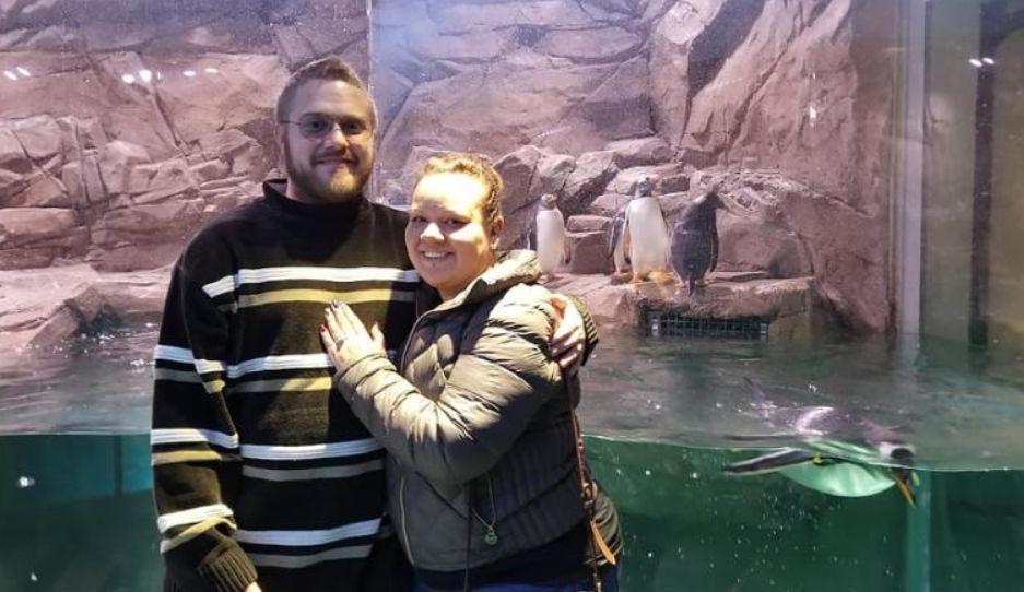 Fiica ei trăia cel mai frumos moment din viața ei, așa că s-a repezit la telefon să filmeze totul. Ulterior, când s-a uitat pe imagini s-a luat cu mâinile de cap! Ce a surprins, de fapt, femeia 635894