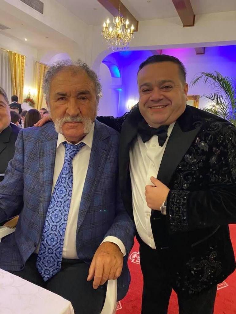 Adrian Minune l-a zărit pe Ion Țiriac în restaurantul în care lua masa. Manelistul s-a dus la el și l-a rugat să facă o poză împreună. Cum a reacționat miliardarul 636975