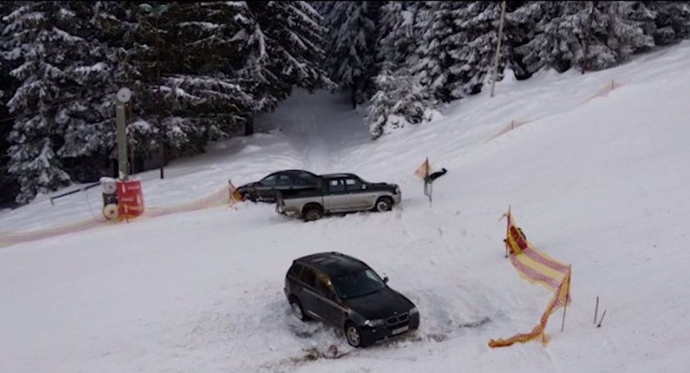 Ce a pățit un șofer după ce a urcat cu BMW-ul pe o pârtie de schi din Sibiu. A fost nevoie de intervenția jandarmilor montani!