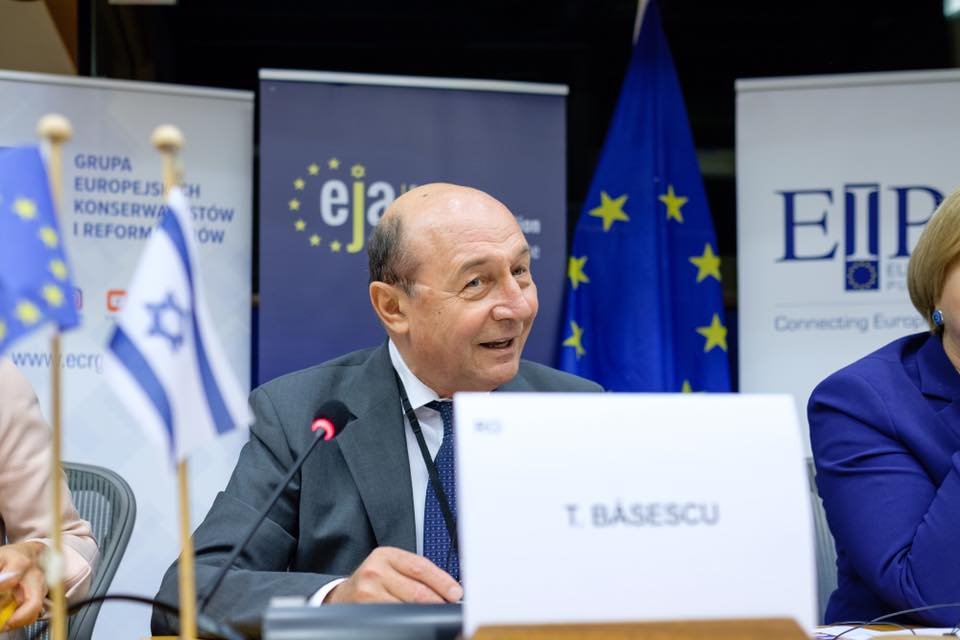 Traian Băsescu, avertisment după atacul iranian: ”Vai de cel care va primi lovitura SUA”