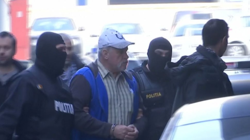 Primele imagini cu Gheorghe Dincă în fața sediului DIICOT. Ce le-a spus jurnaliștilor înainte de a fi dus înapoi în Arestul Central 