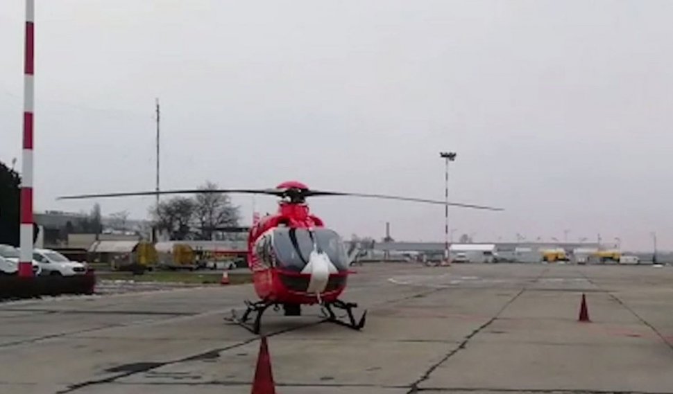 Primele imagini cu elicopterul SMURD întors la sol pe aeroportul din Cluj 