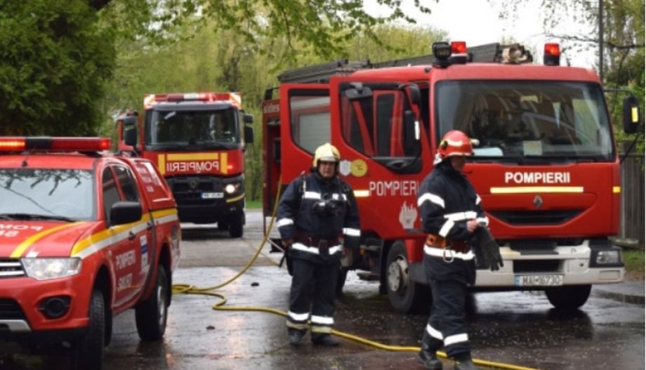 Incendiul izbucnit la fabrica din Sebeș a fost lichidat
