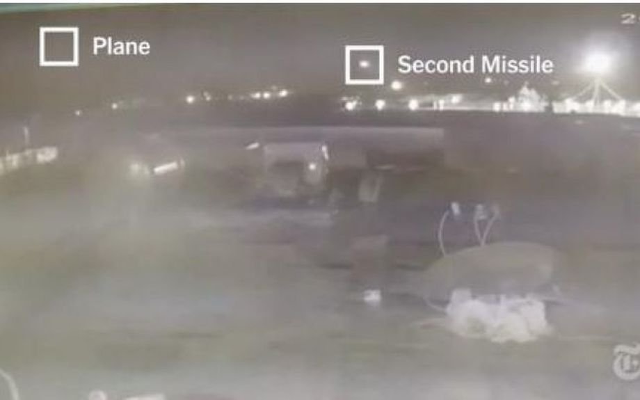 O nouă filmare arată cum avionul ucrainean este lovit de rachetele iraniene - VIDEO