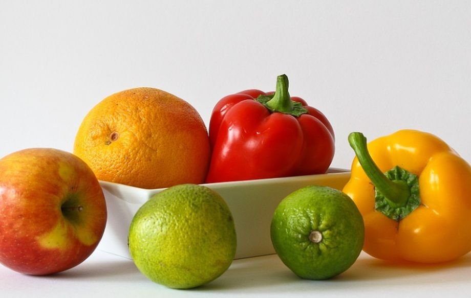 Cu ce să cureți fructele și legumele ca să elimini chimicalele. Avertisment de la un nutriționist: „Simpla spălare cu apă nu e suficientă”