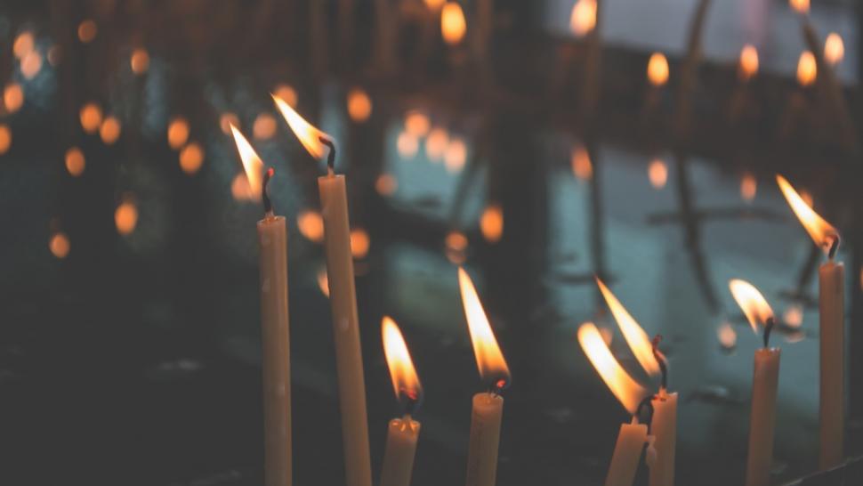 Ce spunea părintele Cleopa despre oamenii care mor fără lumânare: „Poţi să ai un milion de lumânari, nu-ţi ajută nimic la moarte”
