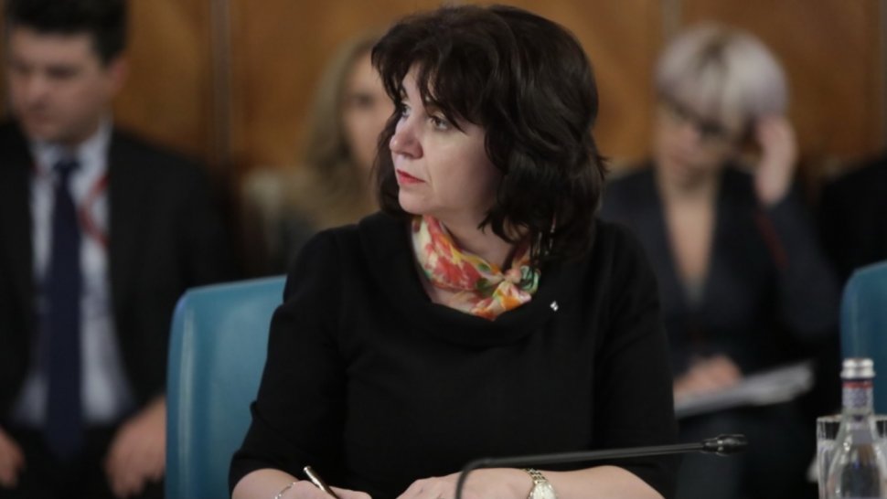 Ministrul Educației, profesoară de română, acuzată că a chinuit limba maternă chiar de ziua Culturii Naționale 