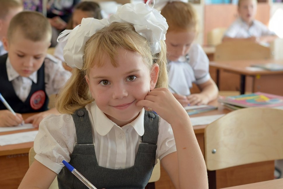 Ministrul Educaţiei propune ca fiecare copil să citească 20 de minute pe zi la şcoală