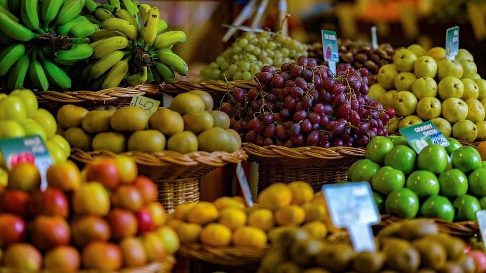 Scumpiri la fructe și legume. Cât de mult cresc prețurile anul acesta