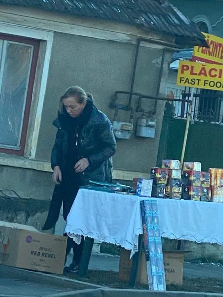 Fosta consilieră a Vioricăi Dăncilă a ajuns vânzătoare la tarabă: ”Nu-i o faptă rușinoasă!” - FOTO 639232