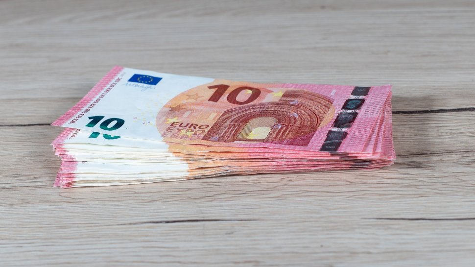 CURS VALUTAR 20 ianuarie 2020. Euro coboară spre nivelul de 4,77 lei. Dolarul a crescut la 4,3105 lei