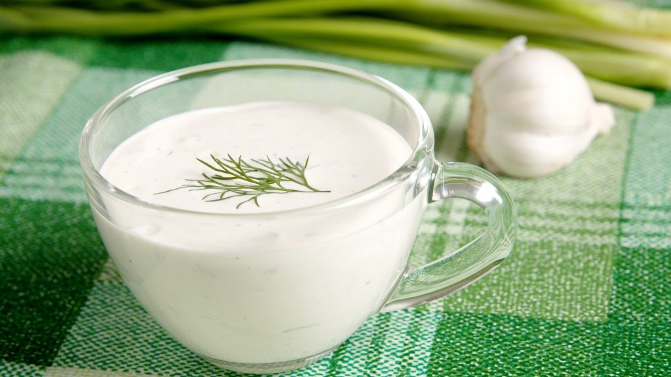 Cum să faci iaurt grecesc în casă. E simplu şi gustos. Vezi reţeta