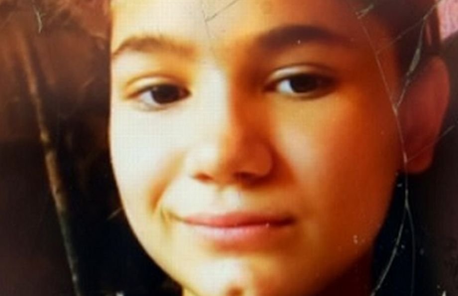 Simona Gina are 12 ani și a dispărut, fără urmă, în timp ce se afla la școală. Familia o caută disperată