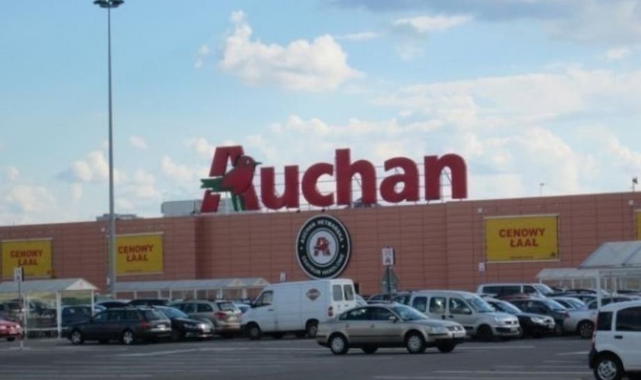 Panică în Capitală. Un hipermarket Auchan, evacuat de urgență (VIDEO)