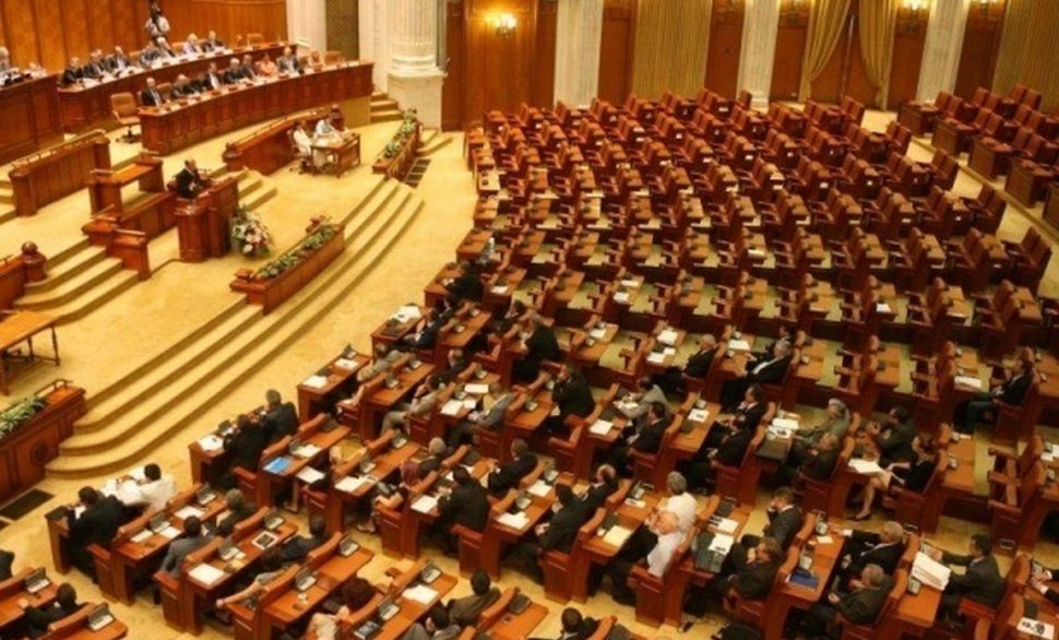 Ultimele ore de negocieri înaintea sesiunii extraordinare. Parlamentarii vor vota legea privind eliminarea pensiilor speciale
