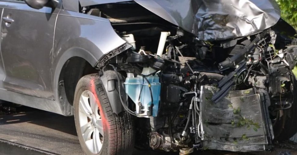 Accident dramatic în Neamț! Un tânăr de 30 de ani a murit după ce a intrat cu mașina într-o construcție de beton