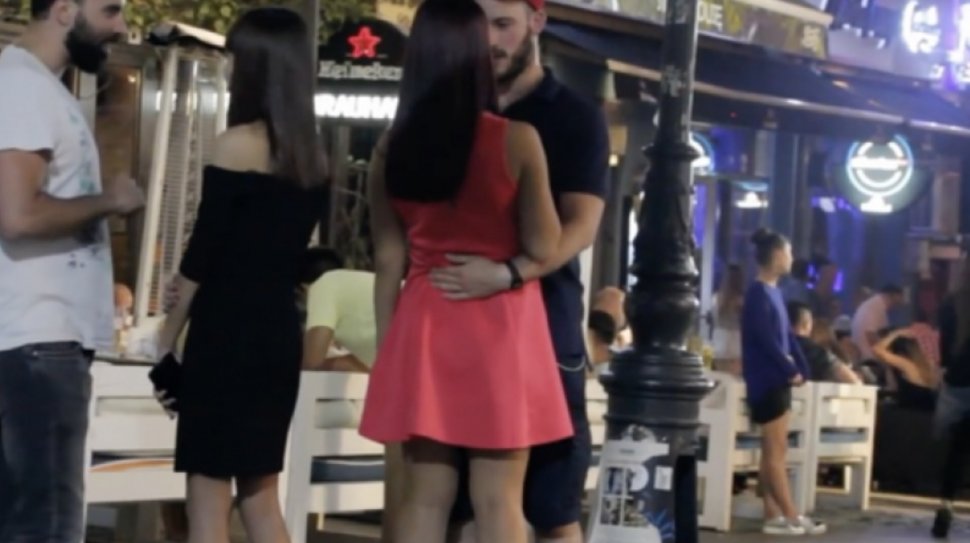 Cum agăța un turist fete în București. Imaginile au devenit virale - VIDEO 