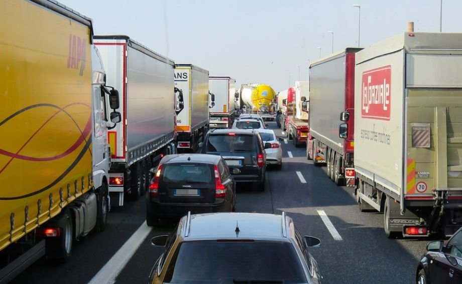 Botoșănean strivit între două camioane pe un drum din Belgia. Urma să devină tatăl unor gemeni peste o lună