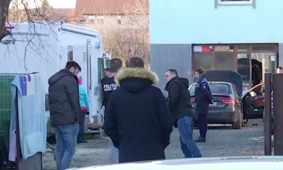 Doi criminali belgieni dați în urmărire internațională au fost reținuți lângă Timișoara. Erau înarmați și trăiau într-o rulotă