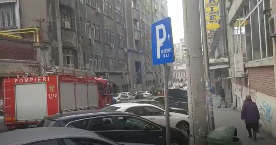 Incendiu în centrul Bucureștiului! Șantierul de la fostul sediu al Primăriei Sector 5 a luat foc 642073