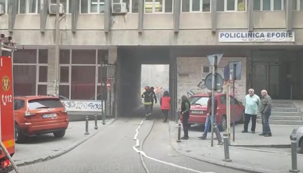 Incendiu în centrul Bucureștiului! Șantierul de la fostul sediu al Primăriei Sector 5 a luat foc 642074