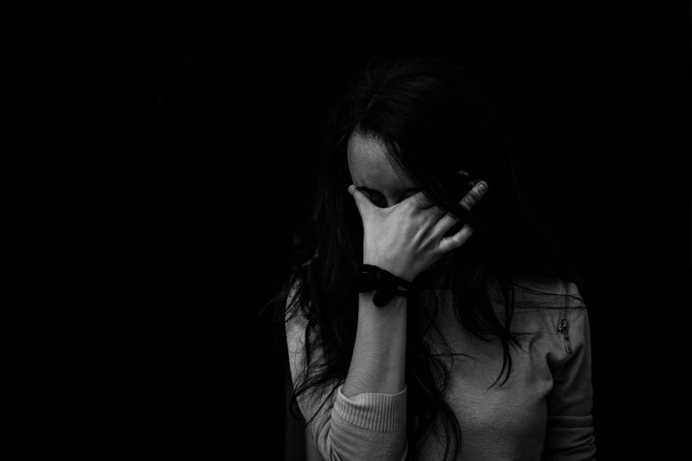 Femeie abuzată sexual în plină zi, la Brașov. Agresorul, un adolescent, a atacat-o la câțiva pași de casă