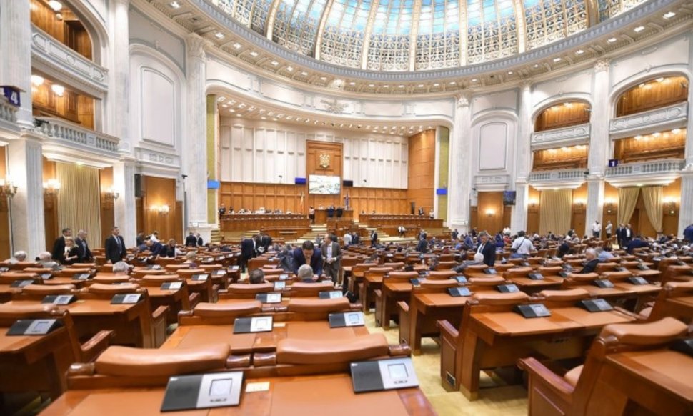 Decizia Parlamentului privind adoptarea moţiunii de cenzură, publicată în Monitorul Oficial 
