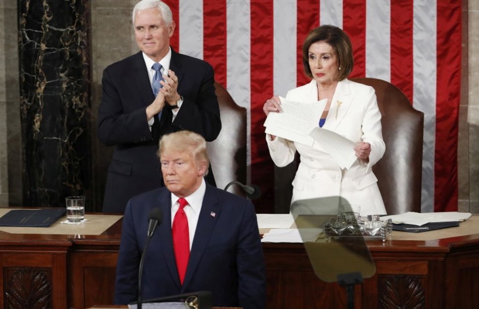Gest șocant în Congresul american! Șefa Camerei Reprezentanţilor a rupt ostentativ discursul lui Donald Trump privind Starea Uniunii