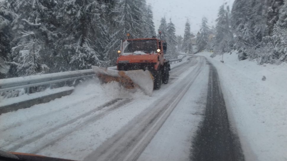 Autocar plin cu turiști români, blocat din cauza ninsorilor abundente în nordul Bulgariei