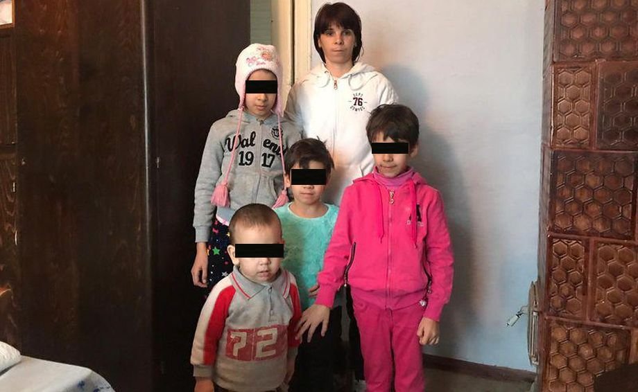 Caz uluitor la Iași. O mamă cu cinci copii a plecat de acasă, după ce soțul și-a adus amanta minoră să locuiască împreună