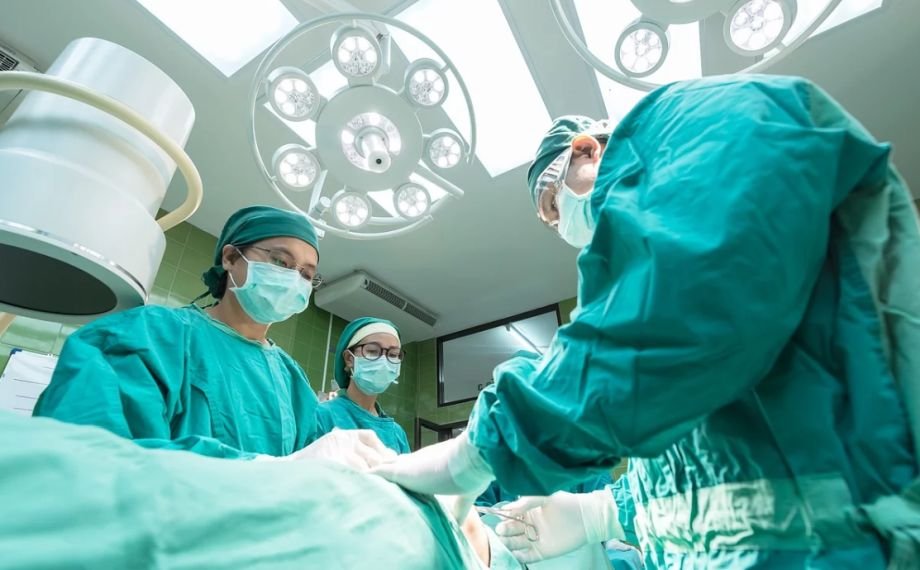 Răsturnare de situație în cazul morții medicului chinez, care a anunțat epidemia de coranovirus: Autorităţile din Wuhan neagă decesul