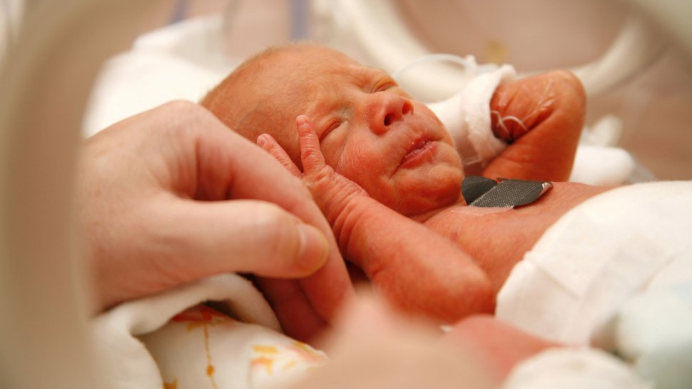 Un bebeluș a fost diagnosticat cu coronavirus la numai 30 de ore după naștere 