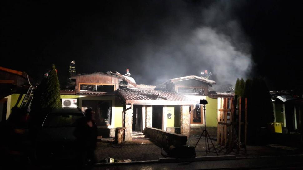 Explozie într-un cartier din Arad. Mai multe case au fost distruse, un bărbat a ajuns la spital 642986