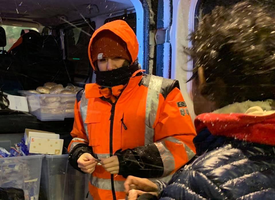 Prima noapte cu zăpadă pentru oamenii fără adăpost din București 643143