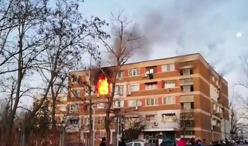 Explozie puternică în bloc, la Galați: 100 de persoane au fost evacuate în frig