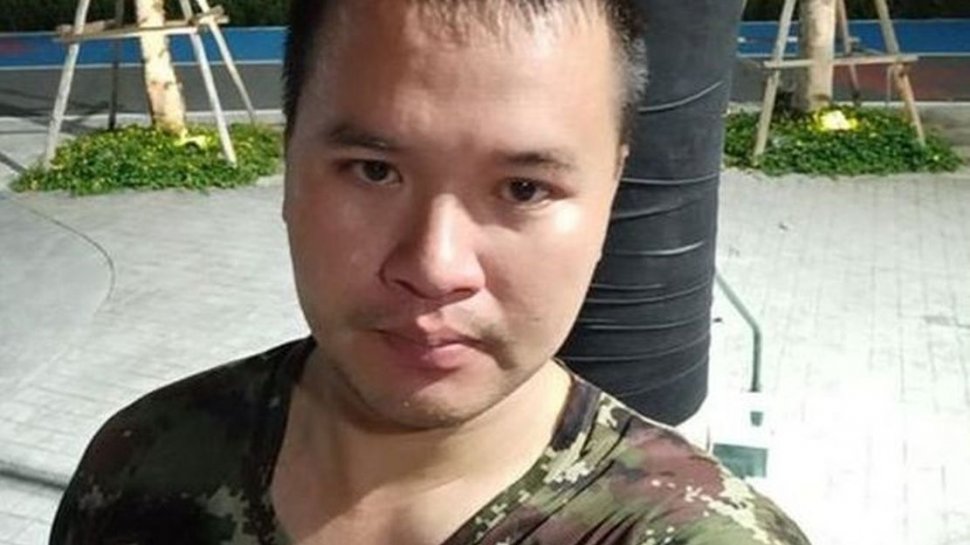 Imagini cu atacatorul thailandez care a ucis cel puțin 20 de oameni. Bărbatul se ascunde într-un mall