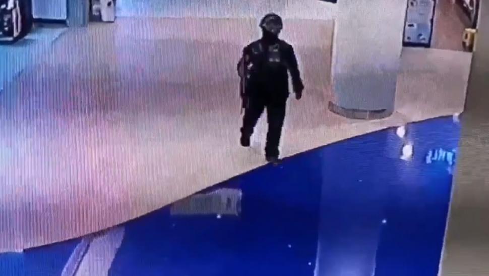 Oraș sub teroare, un soldat thailandez a împușcat oameni pe stradă, apoi s-a refugiat într-un mall. Sunt peste 20 de morți- VIDEO 643235