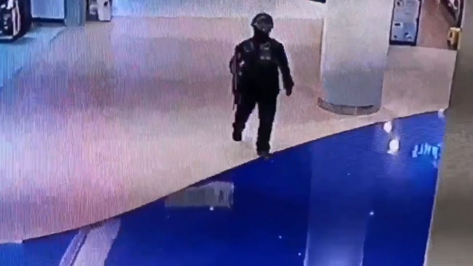 Oraș sub teroare, un soldat thailandez a împușcat oameni pe stradă, apoi s-a refugiat într-un mall. Sunt peste 20 de morți- VIDEO