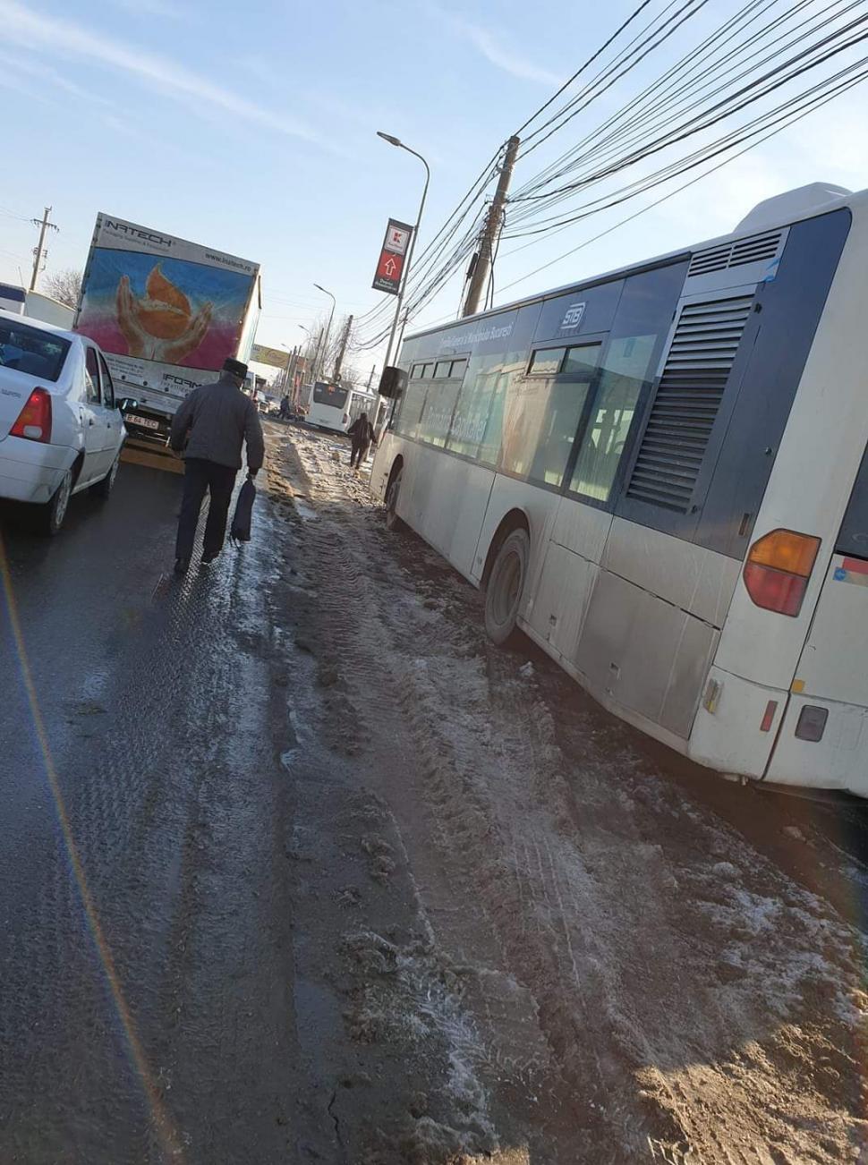 Autobuz STB şi o ambulanţă, accident cu cinci răniţi la intrare în Bucureşti (FOTO) 643475