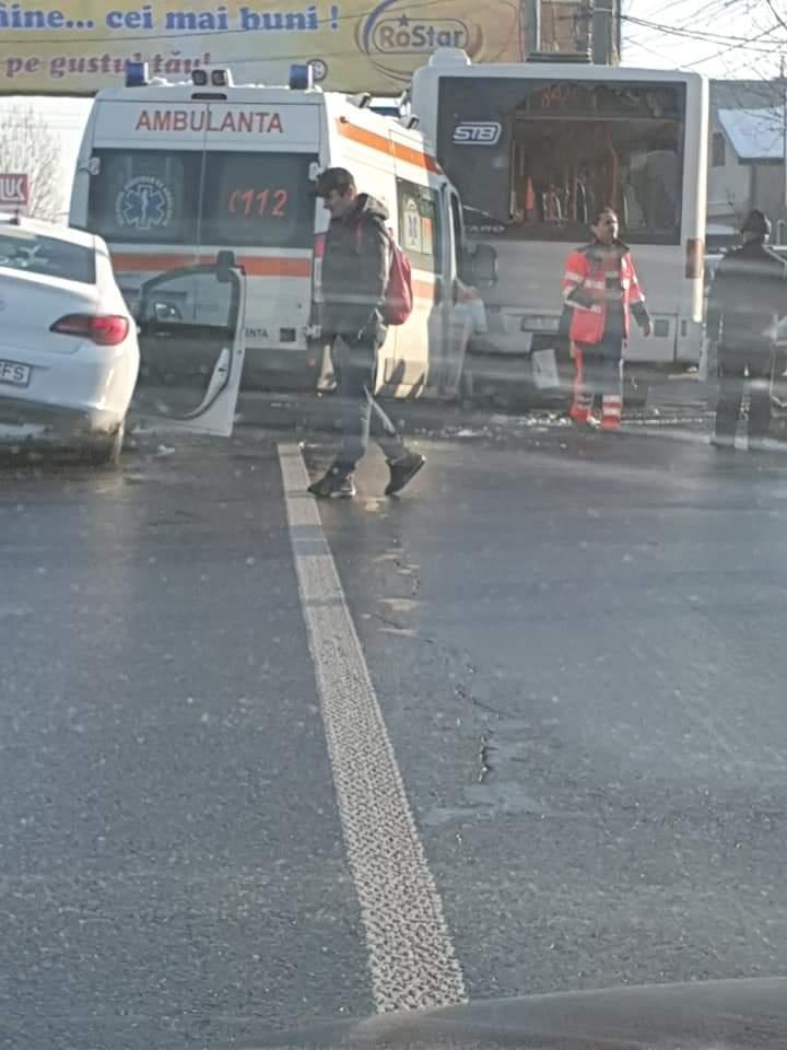 Autobuz STB şi o ambulanţă, accident cu cinci răniţi la intrare în Bucureşti (FOTO) 643476