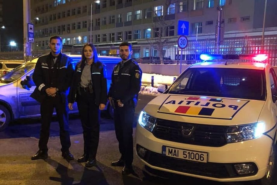 O tânără din București a născut în mașină! Polițiștii patrulau în tura de noapte când au observat grozăvia - Ce a urmat imediat