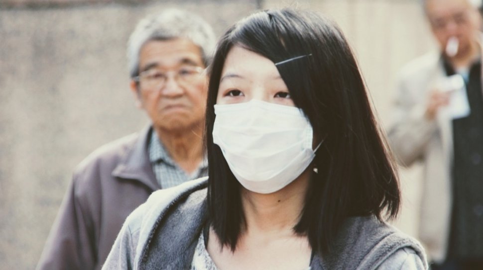O femeie din Wuhan, suspectă de coronavirus, a încercat să răspândească virusul printre toți vecinii