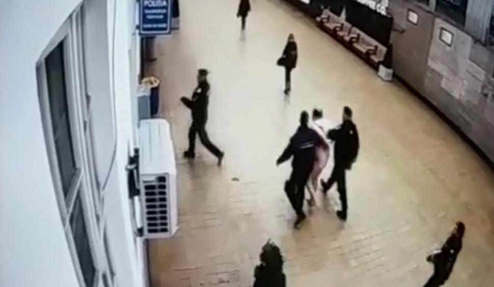 Un bărbat a fost surprins de jandarmi umblând dezbrăcat în Gara de Nord 643817